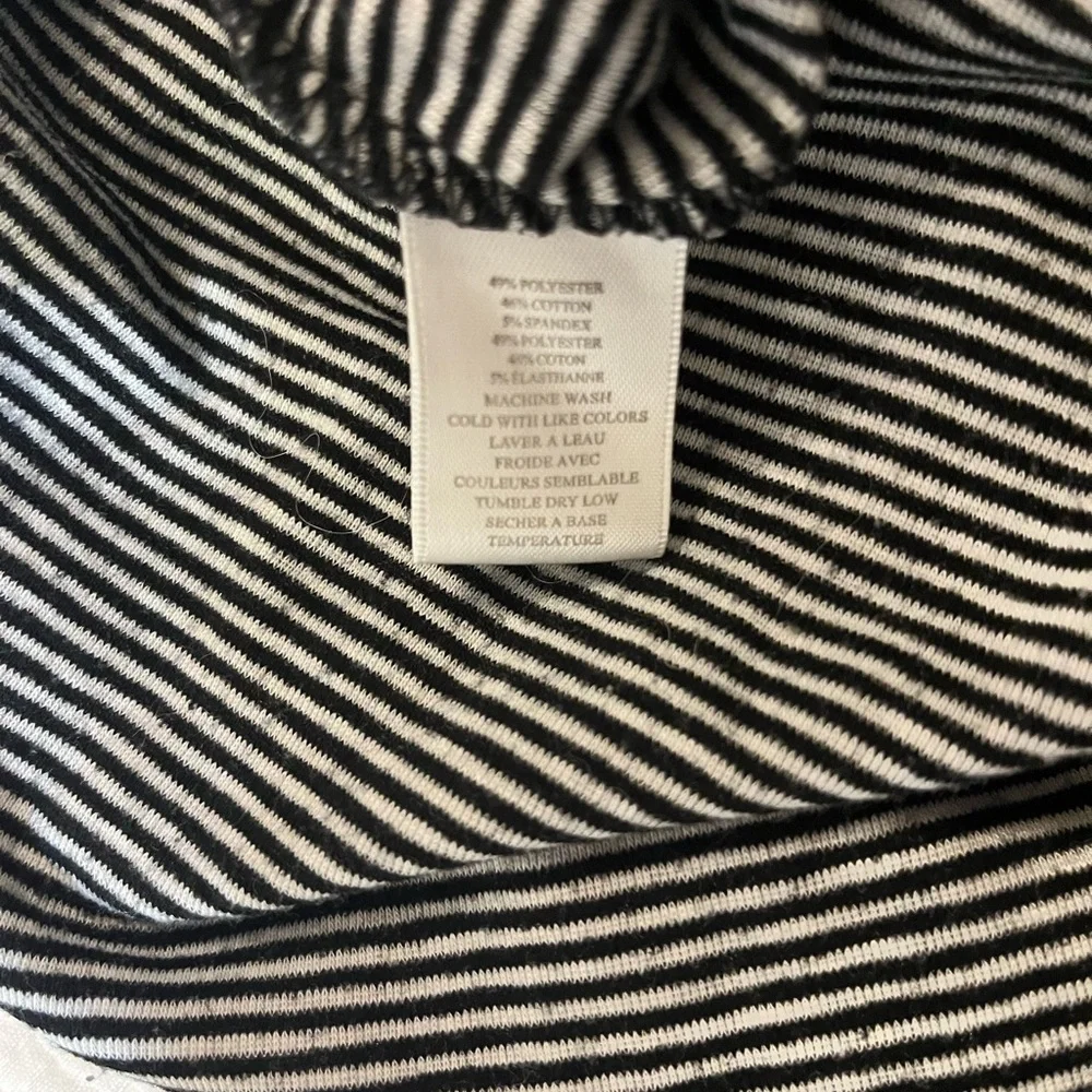 Striped Backless Flowy top - Picture 3 of 3